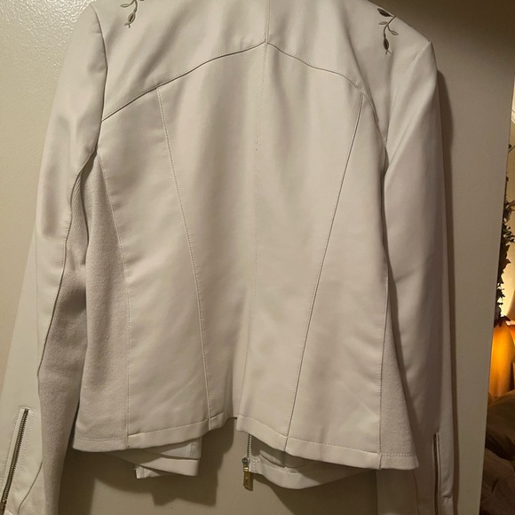 White Faux Leather Jacket with Floral Embroidery EUC - Picture 9 of 16